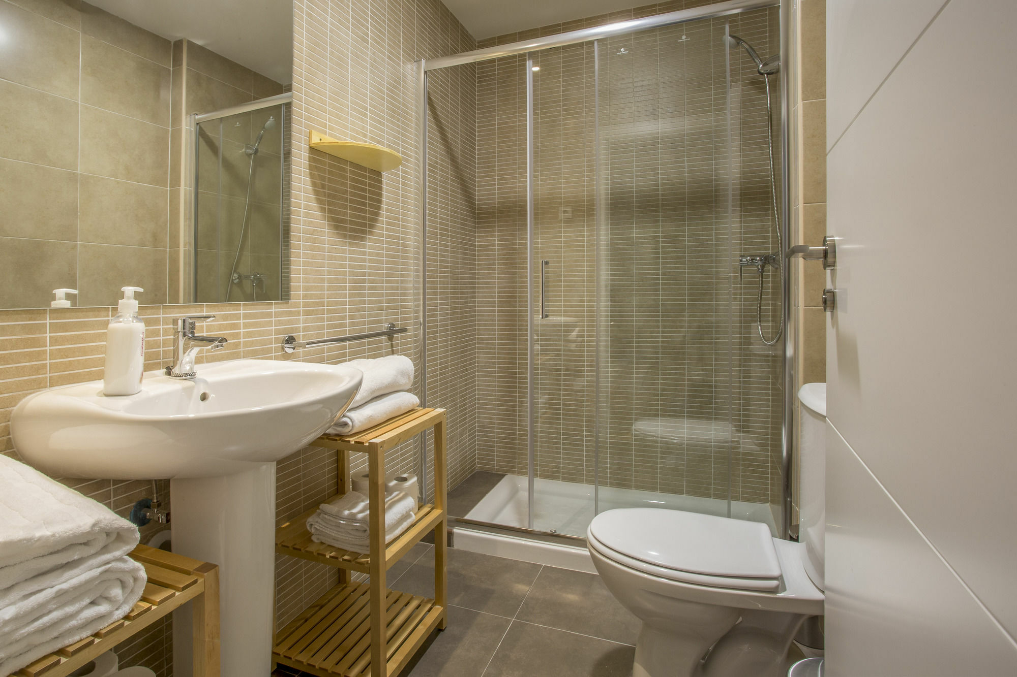 Slow Suites Luchana มาดริด ภายนอก รูปภาพ
